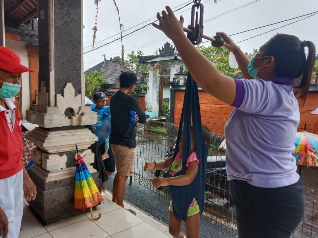 Pemberian Vitamin A dan Obat Cacing di Posyandu Balita Banjar Tauman